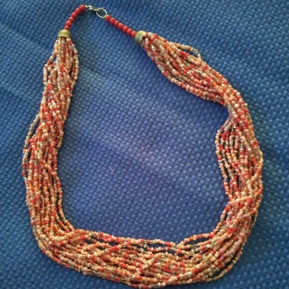 Beautiful red, pink, clear beaded necklace - Picture 1 of 1